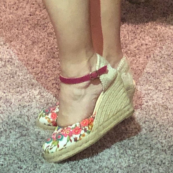 Floral Desigual Wedge Espadrilles 🌸 - Picture 3 of 8